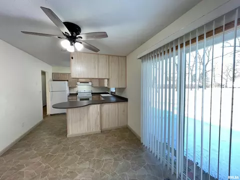 806 N Main St, Eureka, IL 61530 photo 20