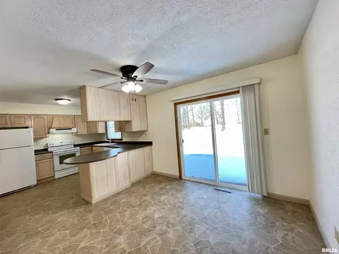 806 N Main St, Eureka, IL 61530 photo 19