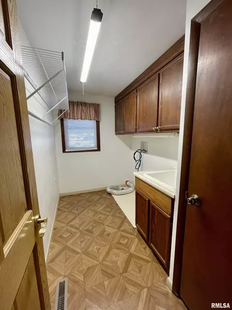806 N Main St, Eureka, IL 61530 photo 11