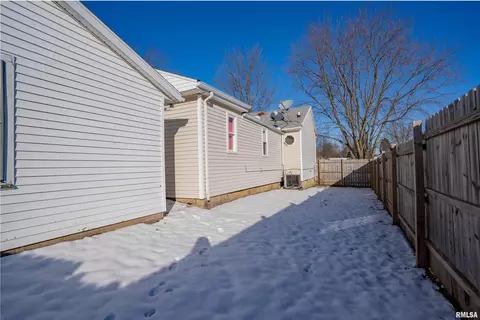 206 E Ann St, Roanoke, IL 61561 photo 17
