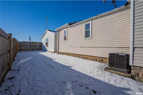 206 E Ann St, Roanoke, IL 61561 photo 18