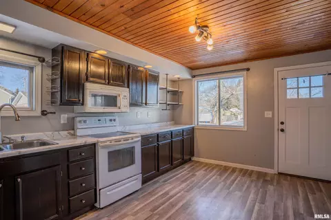 206 E Ann St, Roanoke, IL 61561 photo 6