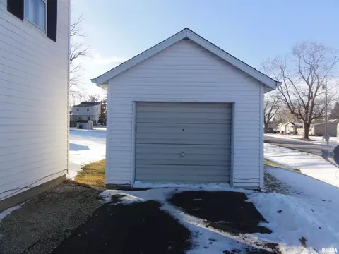 413 N 2nd St, Dunlap, IL 61525 photo 4