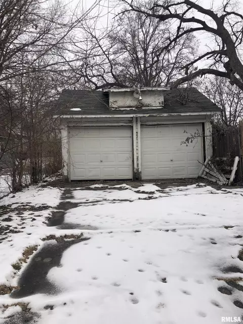 321 E Thrush Ave, Peoria, IL 61603 photo 5