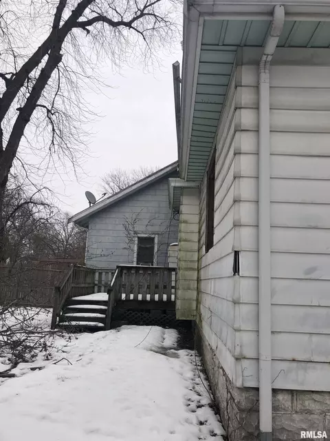 321 E Thrush Ave, Peoria, IL 61603 photo 6