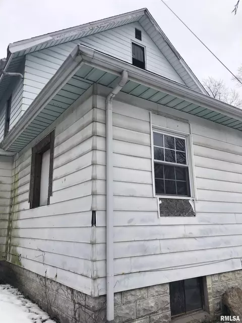 321 E Thrush Ave, Peoria, IL 61603 photo 7