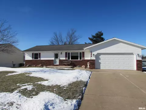 1004 Redbud Ln, Eureka, IL 61530 photo 1