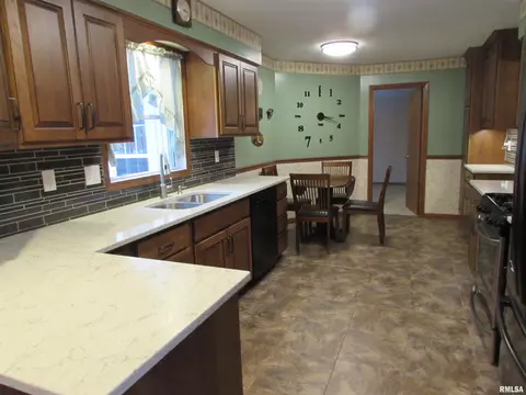 1004 Redbud Ln, Eureka, IL 61530 photo 8