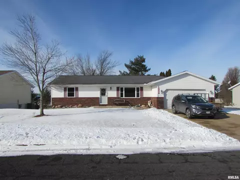 1004 Redbud Ln, Eureka, IL 61530 photo 2