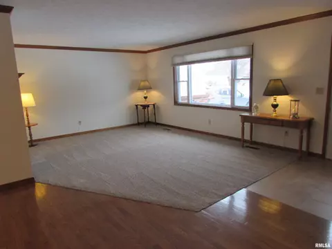 1004 Redbud Ln, Eureka, IL 61530 photo 3