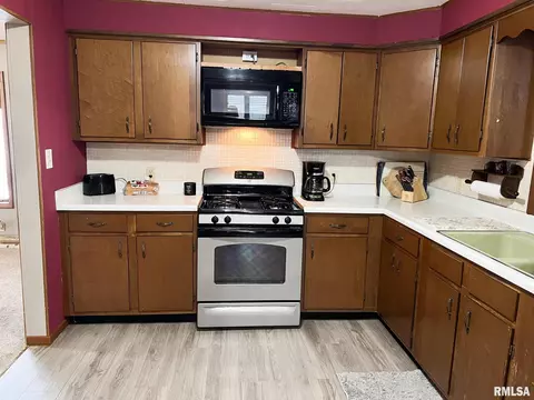 401 E Topeka St, Toluca, IL 61369 photo 13