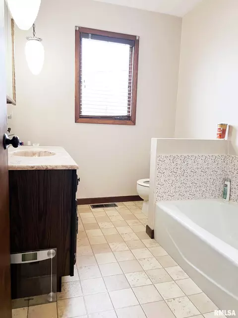 401 E Topeka St, Toluca, IL 61369 photo 42