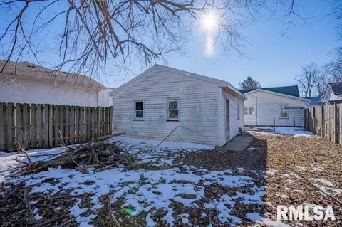627 E Pine St, Canton, IL 61520 photo 22