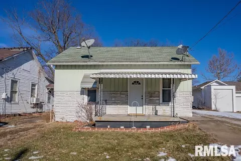 627 E Pine St, Canton, IL 61520 photo 1