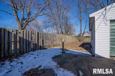 627 E Pine St, Canton, IL 61520 photo 21