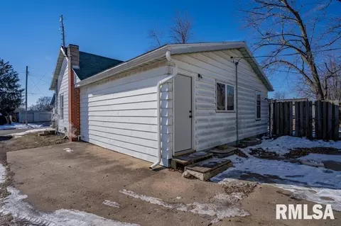 627 E Pine St, Canton, IL 61520 photo 19