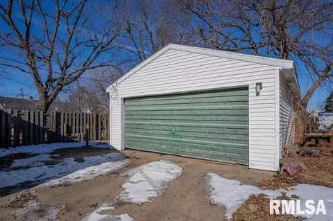 627 E Pine St, Canton, IL 61520 photo 23