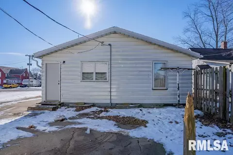 627 E Pine St, Canton, IL 61520 photo 20