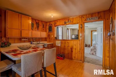 627 E Pine St, Canton, IL 61520 photo 6