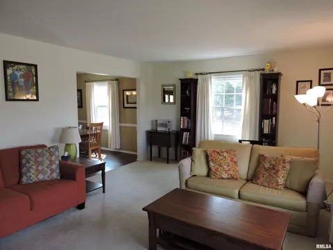 38 Richard St, Macomb, IL 61455 photo 6