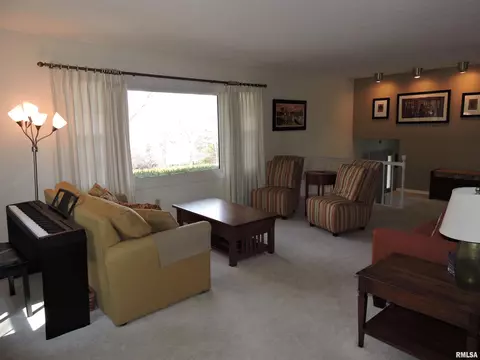 38 Richard St, Macomb, IL 61455 photo 5
