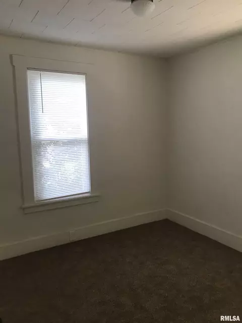 916 E Murray St, Macomb, IL 61455 photo 8