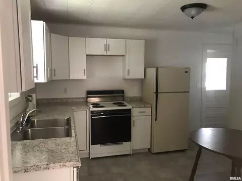 916 E Murray St, Macomb, IL 61455 photo 7