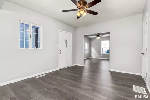 116 W Main St, Danvers, IL 61732 photo 6