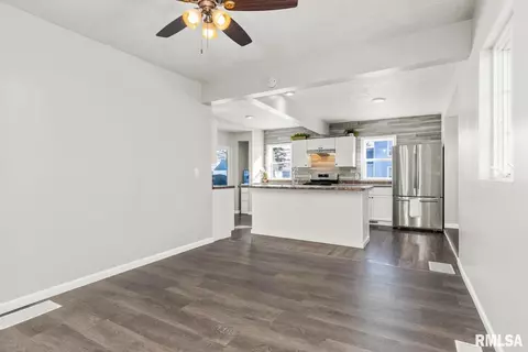 116 W Main St, Danvers, IL 61732 photo 8