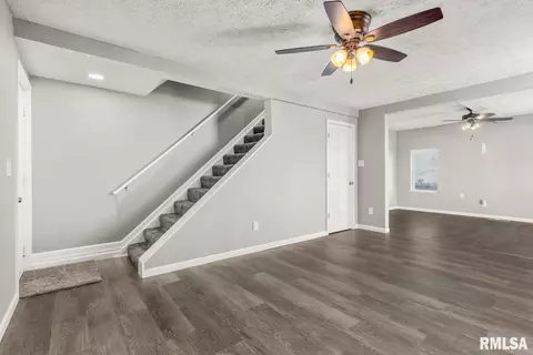 116 W Main St, Danvers, IL 61732 photo 17