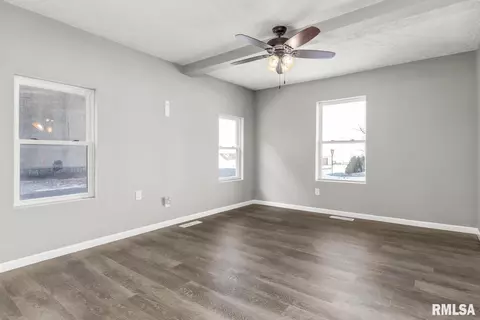 116 W Main St, Danvers, IL 61732 photo 14