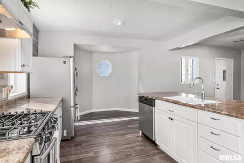 116 W Main St, Danvers, IL 61732 photo 12