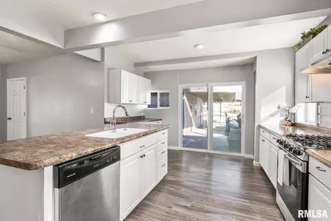 116 W Main St, Danvers, IL 61732 photo 11