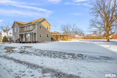 116 W Main St, Danvers, IL 61732 photo 2