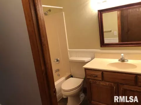2013 Oakmont Ct, Macomb, IL 61455 photo 12