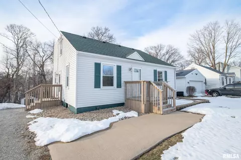 303 Timberlan Rd, Metamora, IL 61548 photo 2