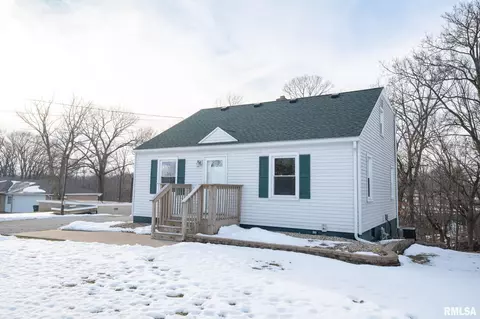 303 Timberlan Rd, Metamora, IL 61548 photo 3