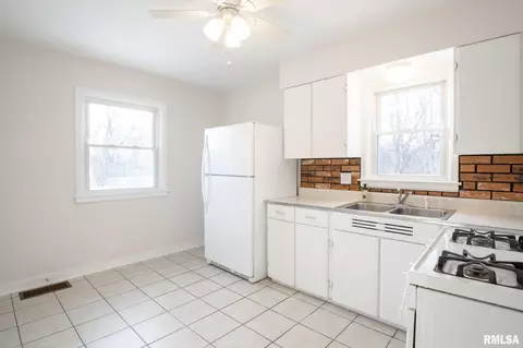 303 Timberlan Rd, Metamora, IL 61548 photo 9