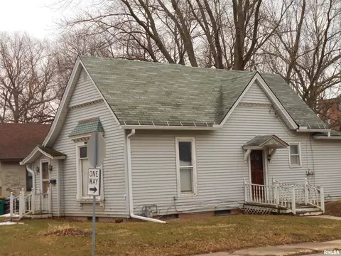 901 E Washington St, Macomb, IL 61455 photo 2