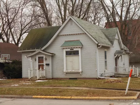901 E Washington St, Macomb, IL 61455 photo 3