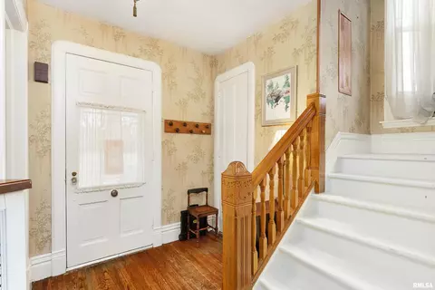 303 S Darst St, Eureka, IL 61530 photo 3