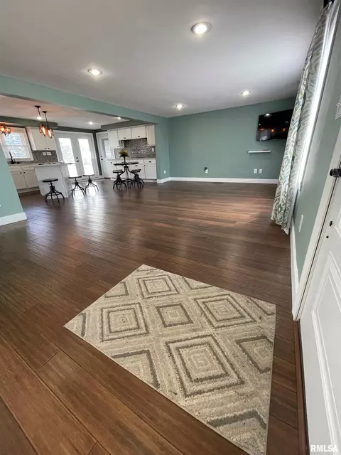 421 S Ward St, Macomb, IL 61455 photo 3