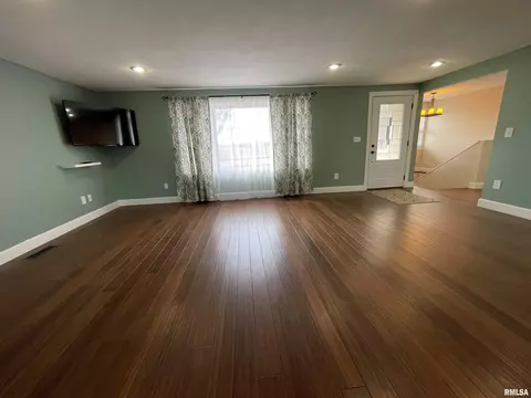 421 S Ward St, Macomb, IL 61455 photo 4