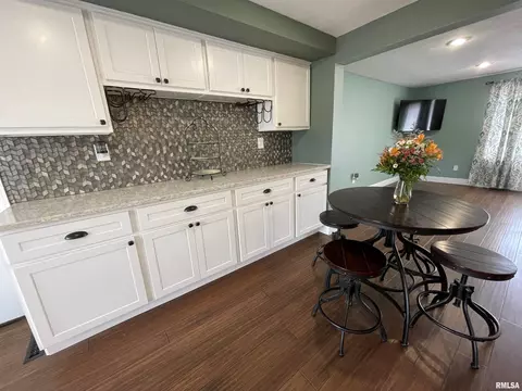 421 S Ward St, Macomb, IL 61455 photo 11