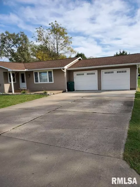 421 S Ward St, Macomb, IL 61455 photo 2