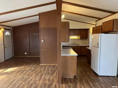 426 W Orchard St, Macomb, IL 61455 photo 4