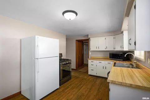 206 E 2nd St, Mackinaw, IL 61755 photo 9
