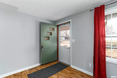 206 E 2nd St, Mackinaw, IL 61755 photo 3