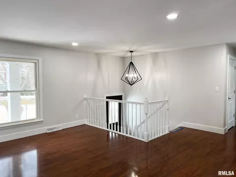 1020 E Madison St, Morton, IL 61550 photo 2