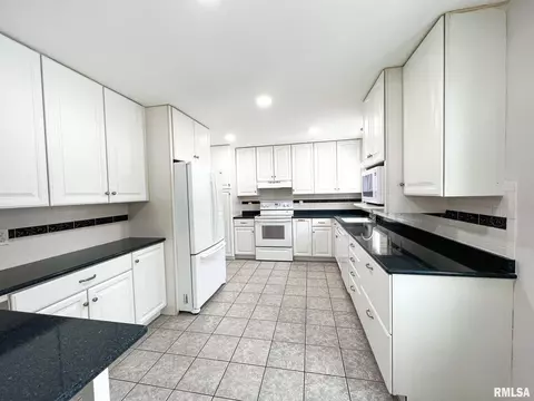 1020 E Madison St, Morton, IL 61550 photo 6